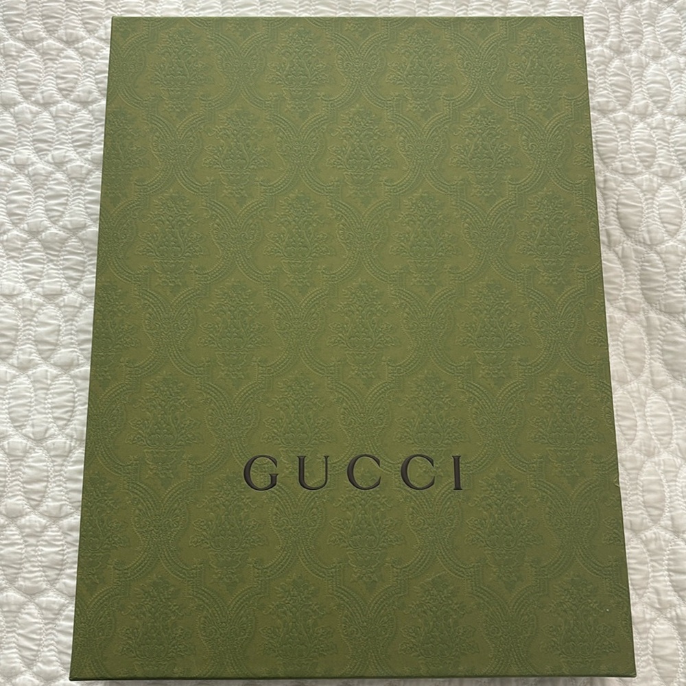 Gucci box